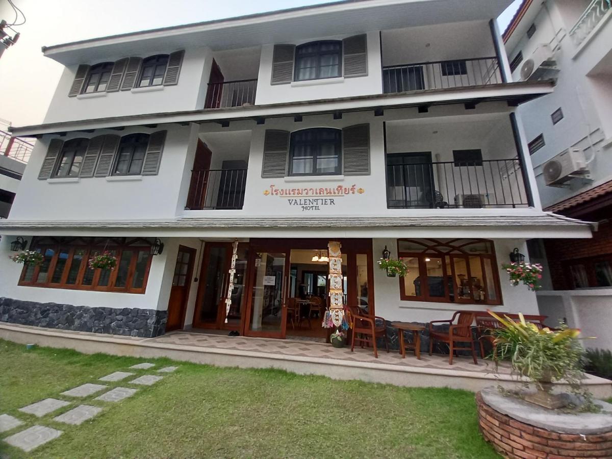 Valentier Cafe And Hotel Chiang Mai Exterior foto