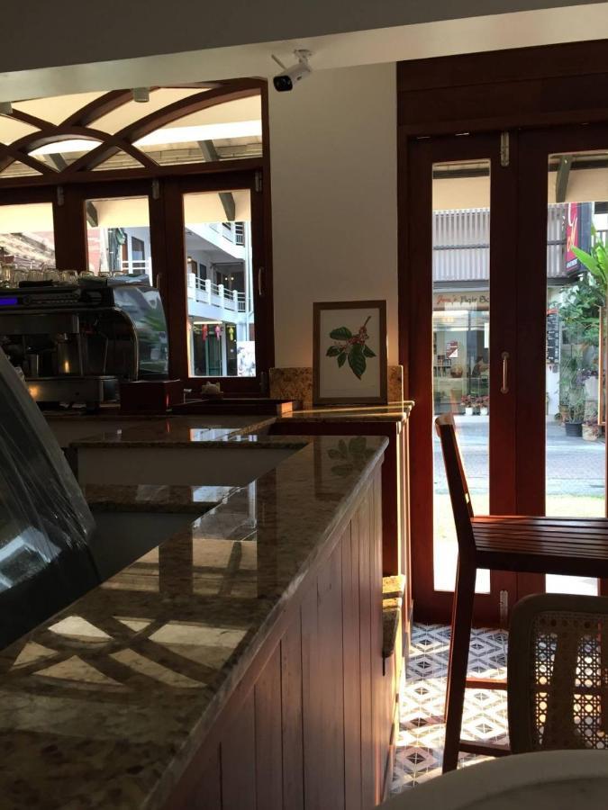 Valentier Cafe And Hotel Chiang Mai Exterior foto